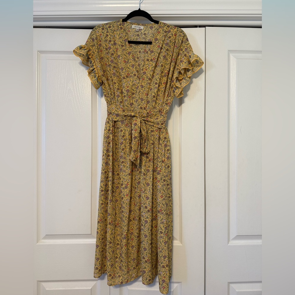 Max Studio yellow midi dress with short sleeves size medium